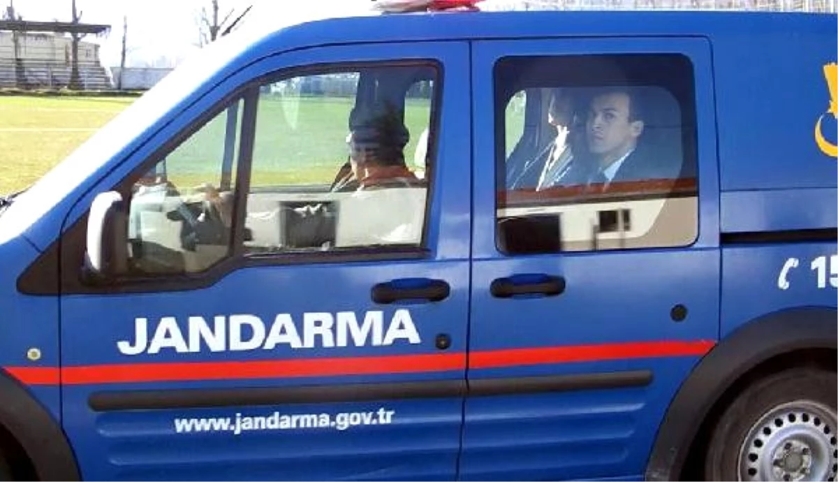 Hakemler Jandarma Aracıyla Stattan Çıkarıldı