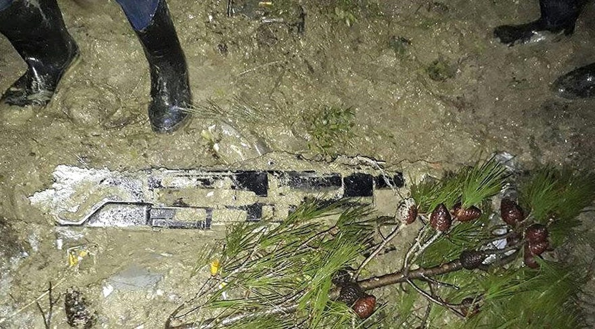 Hatay\'ın Suriye Sınırında Rejime Ait Savaş Uçağı Düştü