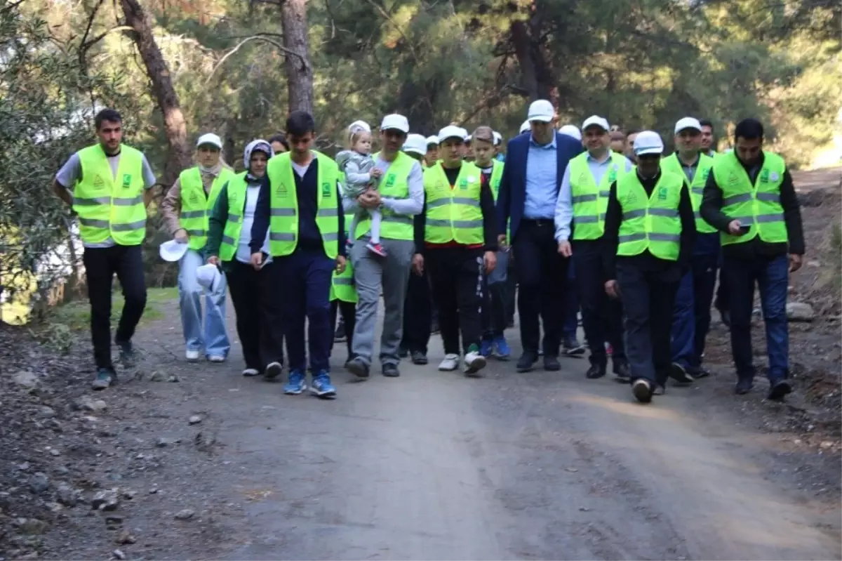 Manisa\'da Yeşilay Haftası Doğa Yürüyüşü