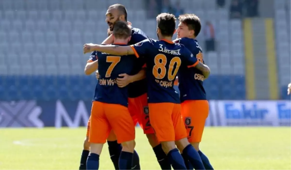 Medipol Başakşehir, Beşiktaş\'ı Takibini Sürdürdü