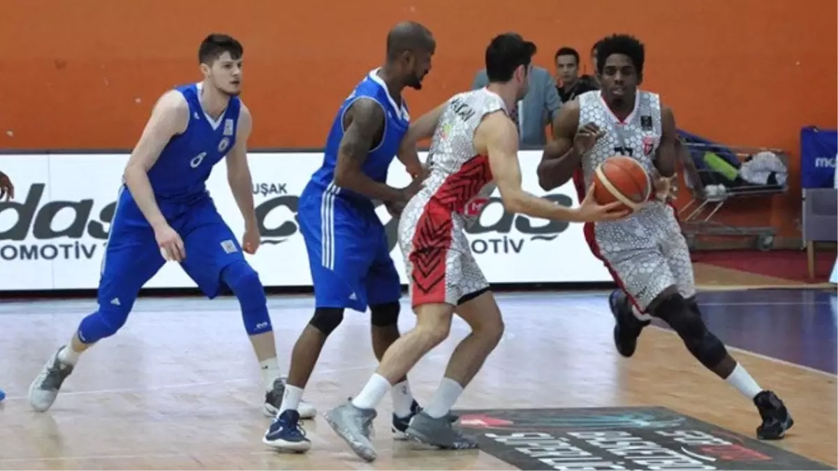 Muratbey Uşak-İstanbul Büyükşehir Belediyespor: 80-68