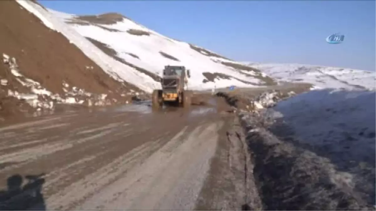 Muş-Varto Karayolunda Heyelan