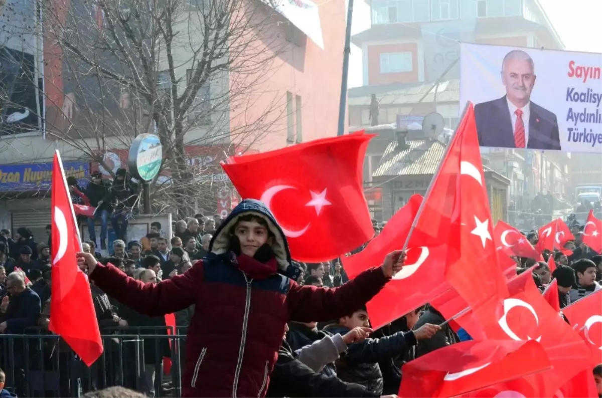 Muşlular Başbakan Yıldırım\'ı Bekliyorlar