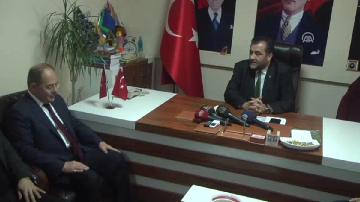 Sağlık Bakanı Akdağ, MHP Il Başkanlığı\'nı Ziyaret Etti