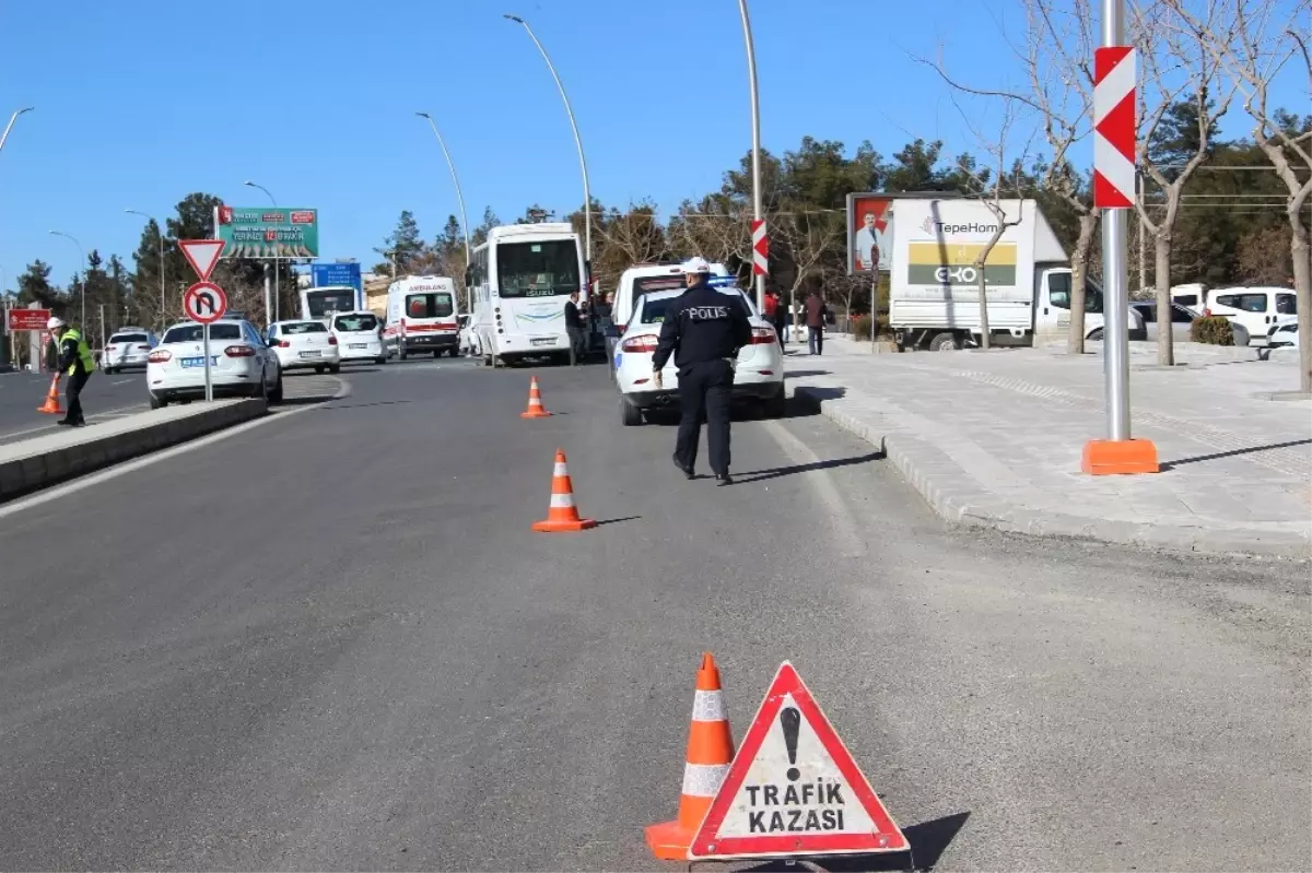 Şanlıurfa\'da Trafik Kazası: 2 Yaralı