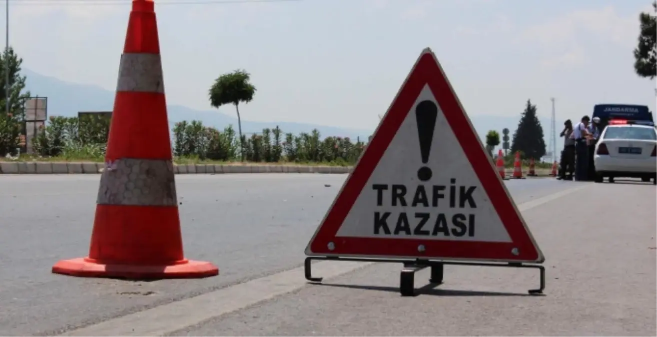 Urla\'da Trafik Kazası: 2 Yaralı