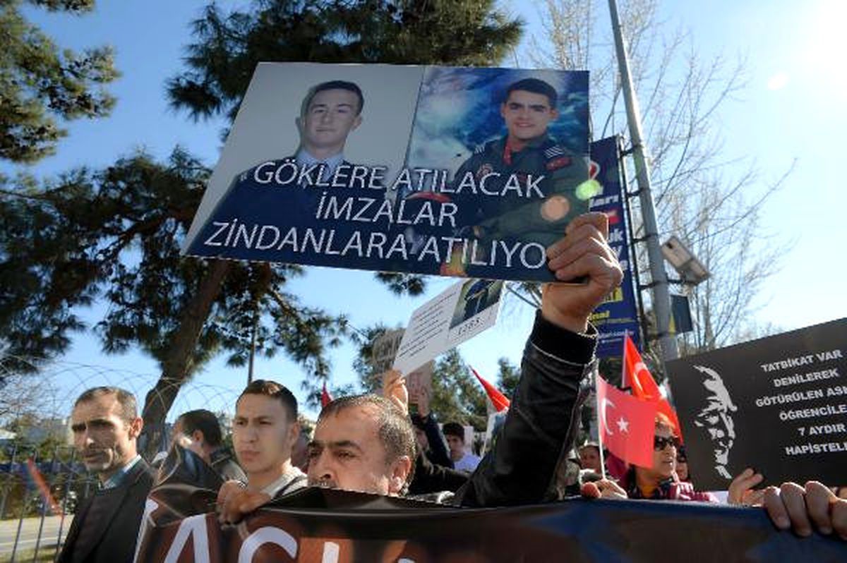 "15 Temmuz Darbe Girişimi" Davalarından Tutuklu Askeri Öğrencilerin Ailelerinden Eylem