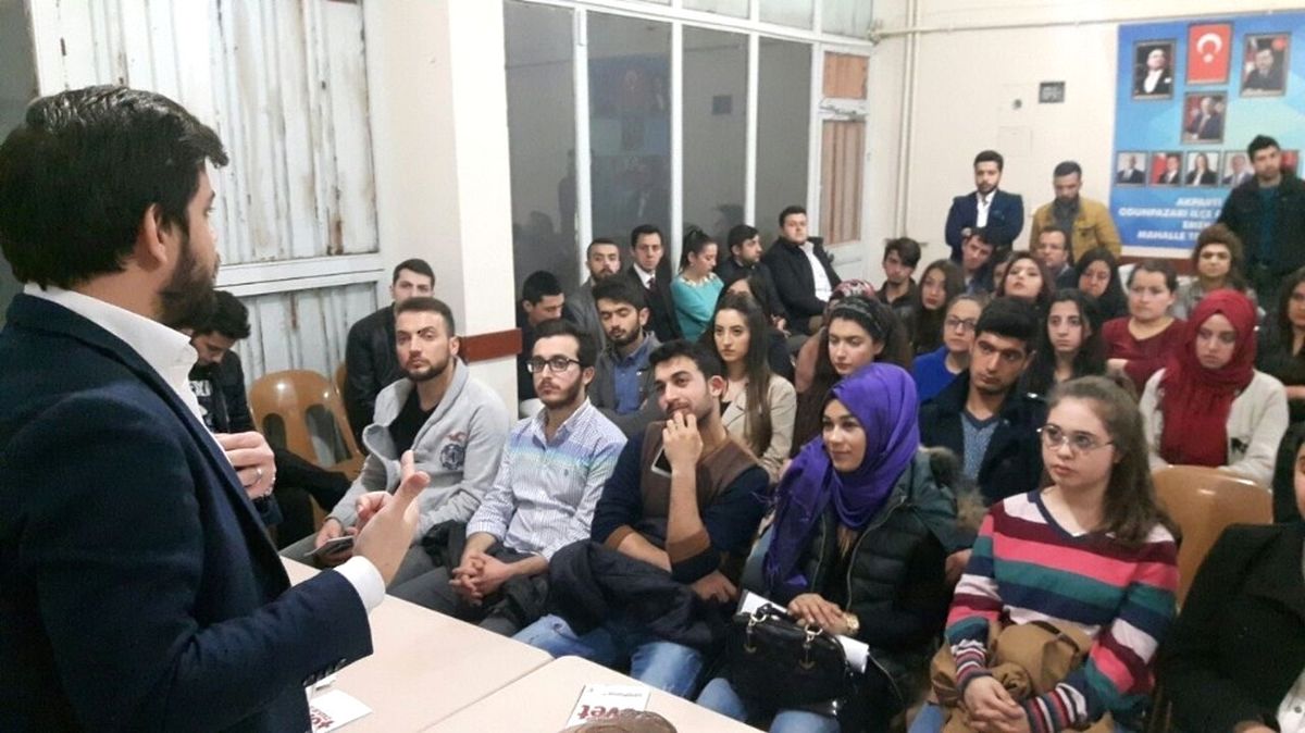 Ak Gençliğe "Anayasa Eğitimi" Semineri