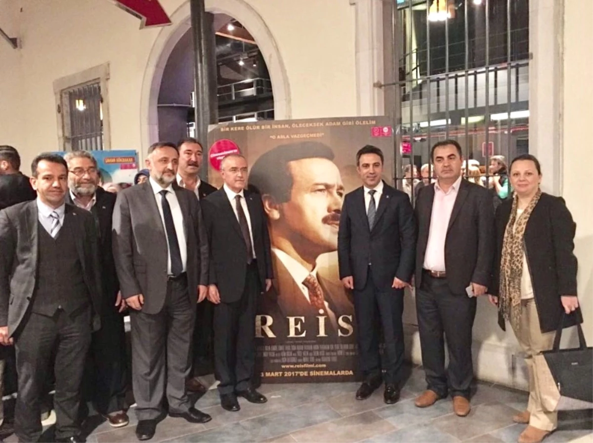 AK Parti Konak "Reis" Filmini İzledi