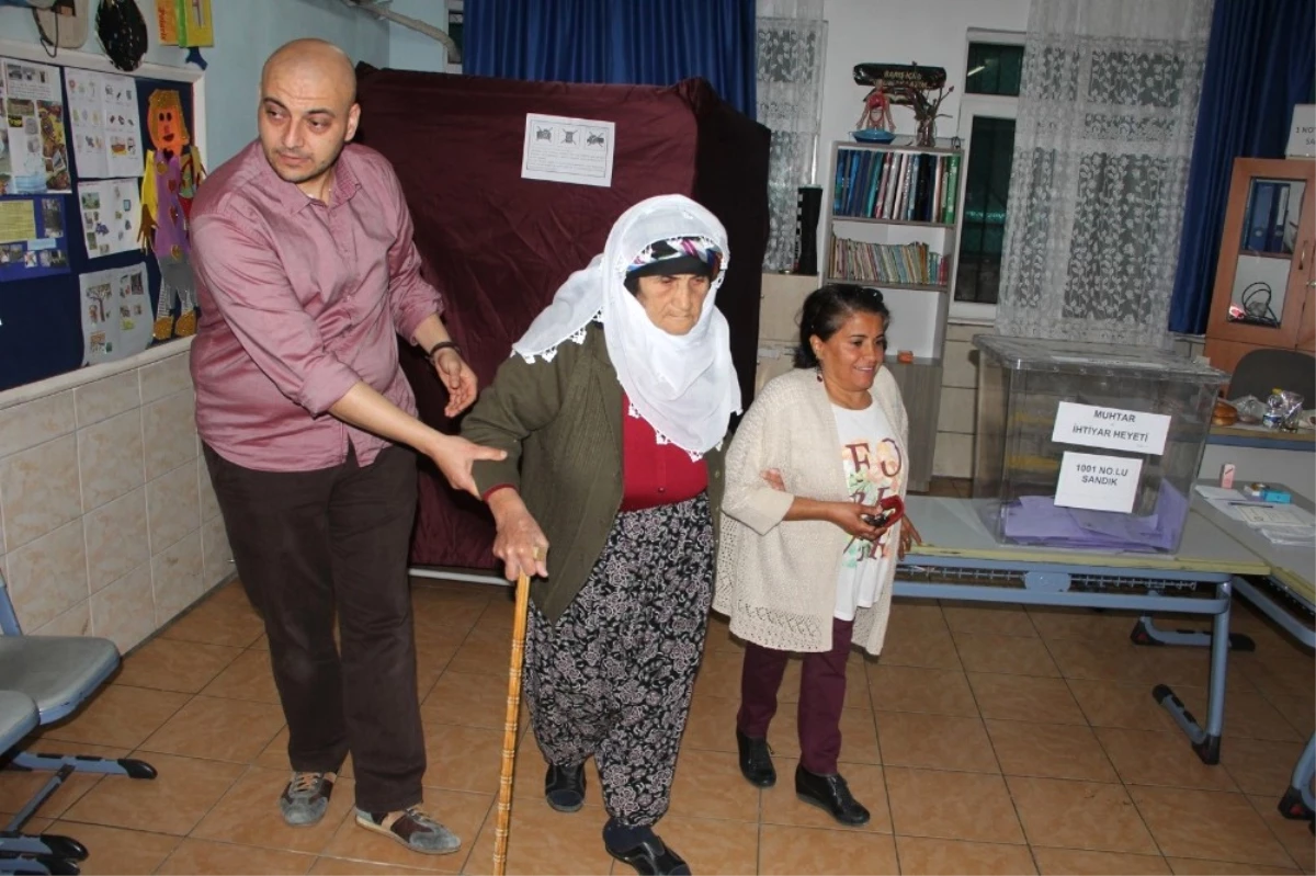 Antalya\' Kemer\'de Muhtarlık Seçimi