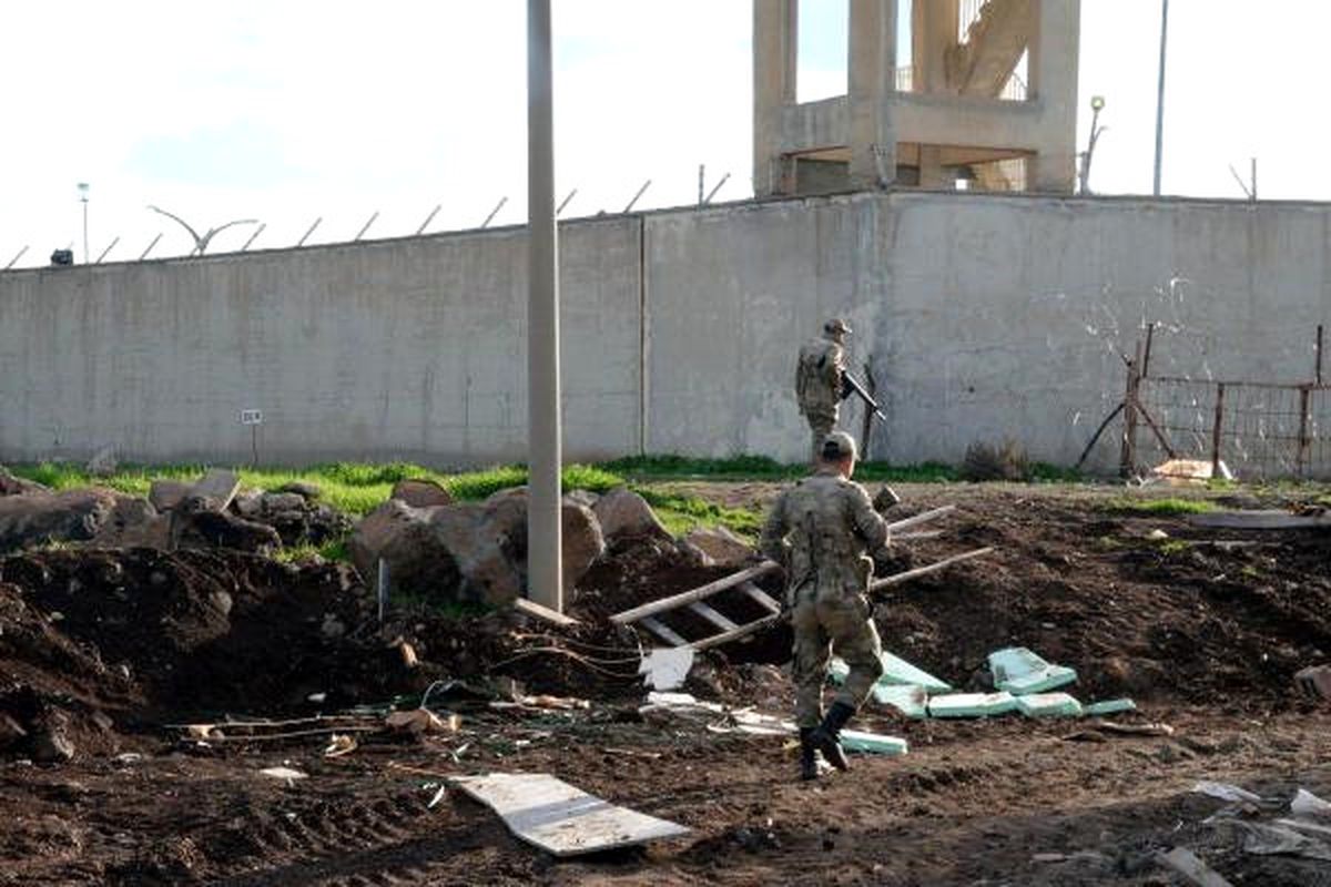 Arşiv Görüntü) 6 PKK\'lının Firar Ettiği Cezaevinde, Kuledeki Nöbetçi Asker Uyumaya Gitmiş