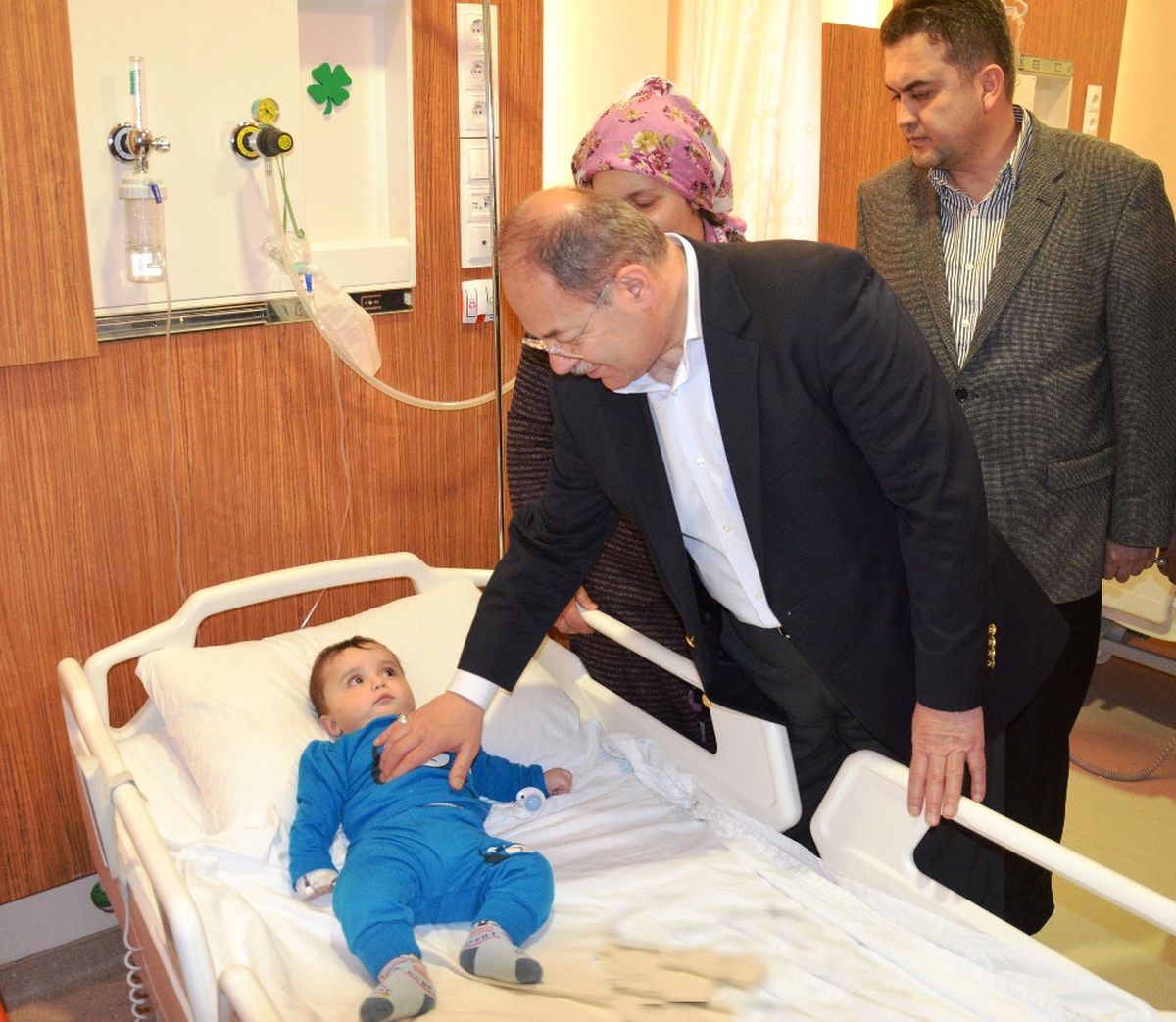 Bakan Akdağ Çocuk Hastalara Moral Verdi