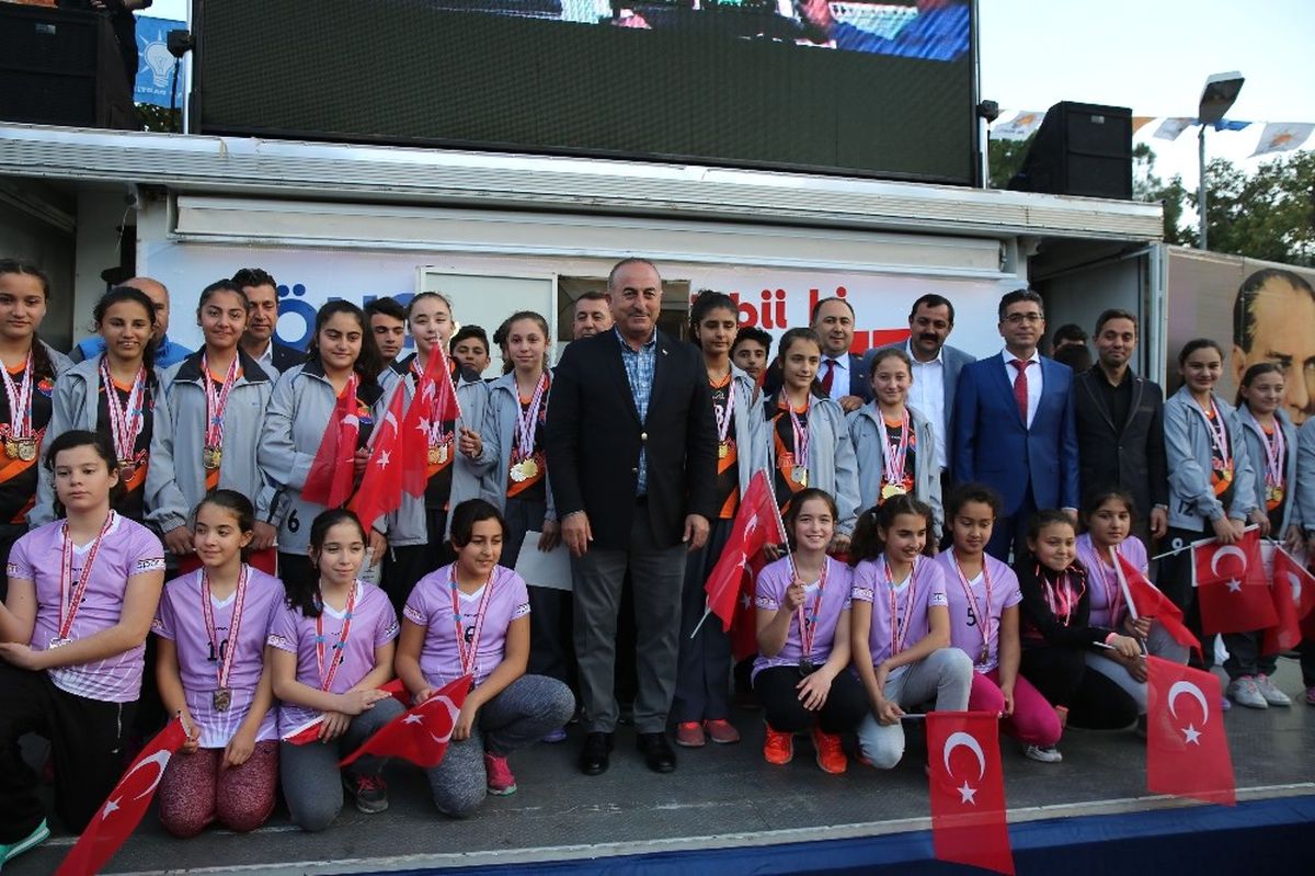 Bakan Çavuşoğlu\'ndan Finike\'ye Gençlik Merkezi Sözü