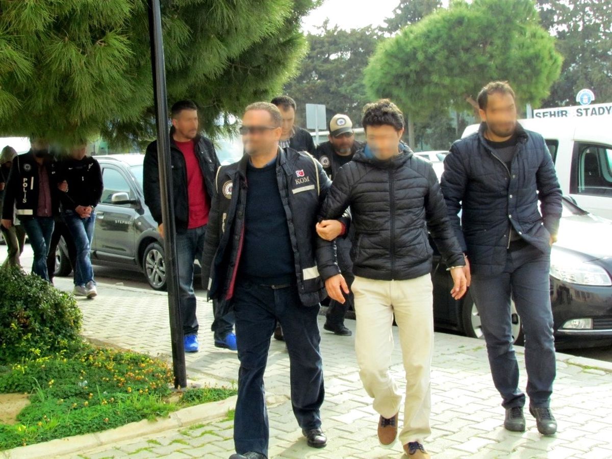 Çeşme Merkezli 4 İlde Fetö\'den Gözaltına Alınanlar Adliyede