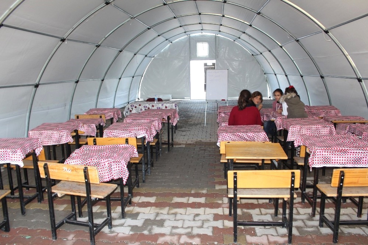 Depremin Vurduğu Samsat\'ta Okullar 2 Gün Tatil
