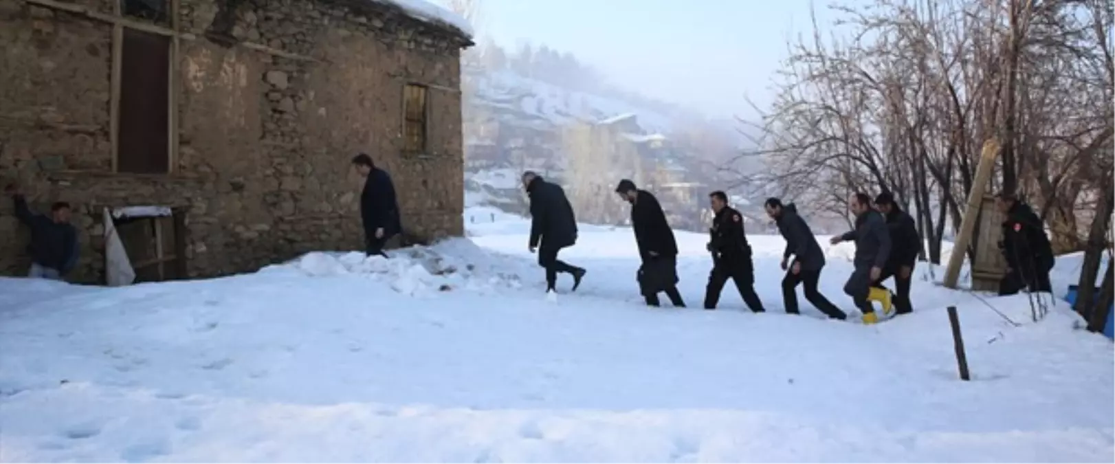 Dha Yurt;başbakan Yıldırım\' I Taşıyan Helikoter Sis Nedeniyle Karla Kaplı Araziye İndi