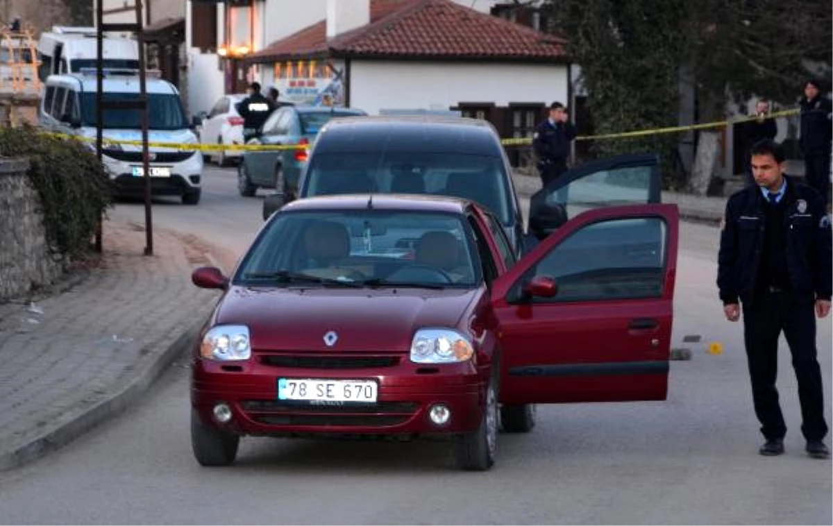 Doktor, Yanında Çalışan Kadının Kocası Tarafından Öldürüldü