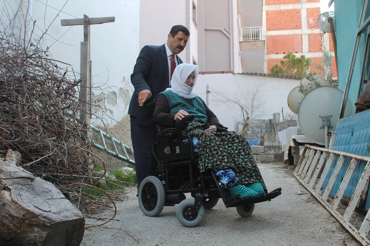 Felçli Hastaya Belediyeden Akülü Tekerlekli Sandalye