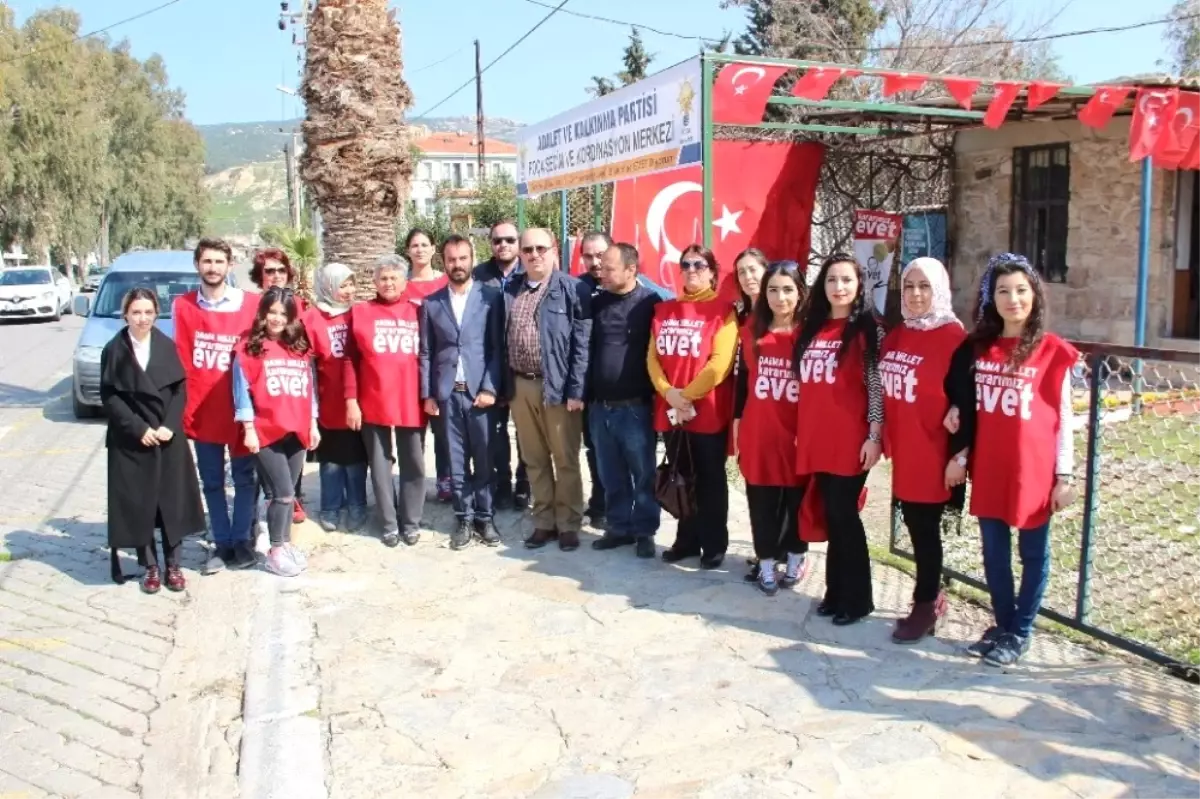 Foça AK Parti Referandum Ofisiyle 16 Nisan\'a Hazır