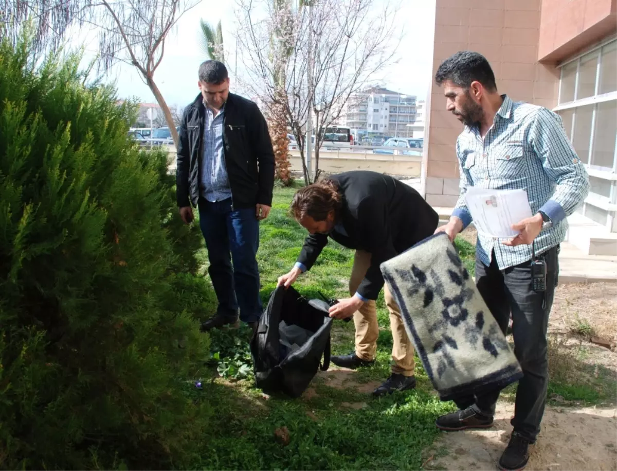 Hastane Bahçesindeki Sahipsiz Çantadan Kullanılmış Battaniyeler Çıktı