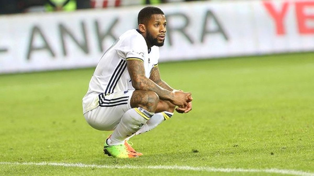 Jeremain Lens\'e Başsağlığı
