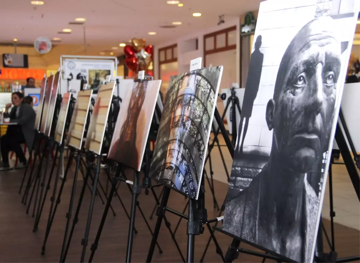 Kadınlar Dünyadaki \'Kaos\'u Resmetti