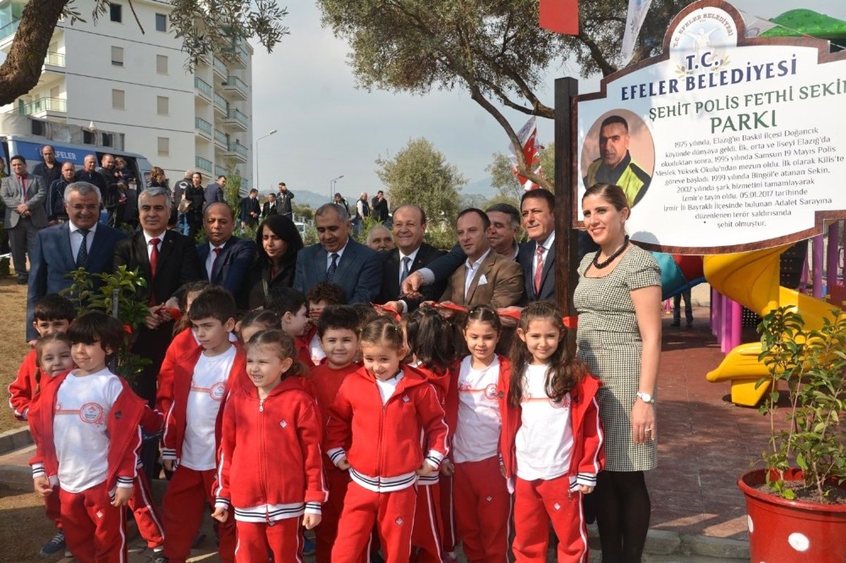 Kahraman Şehit Polis Fethi Sekin\'in İsmi Efeler\'de Ölümsüzleşti