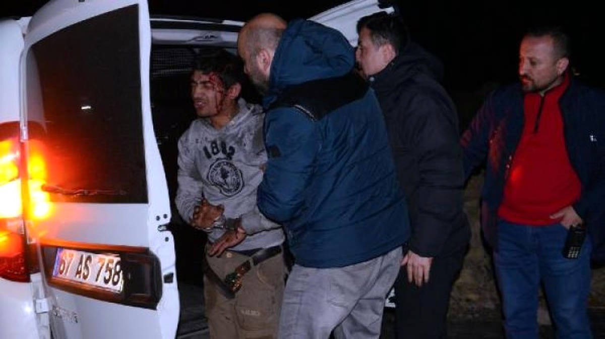 Kimlik Soran Polislerin Aracına Taş Atıldığı" İddiası