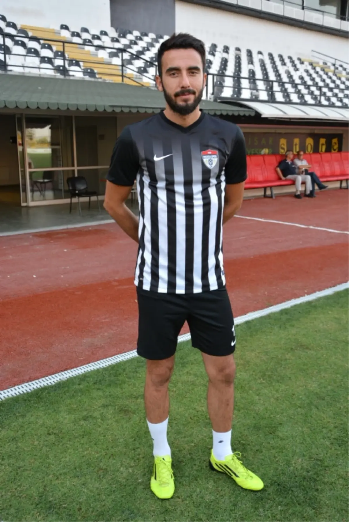 Manisaspor\'da Emre Öztürk Kadro Dışı