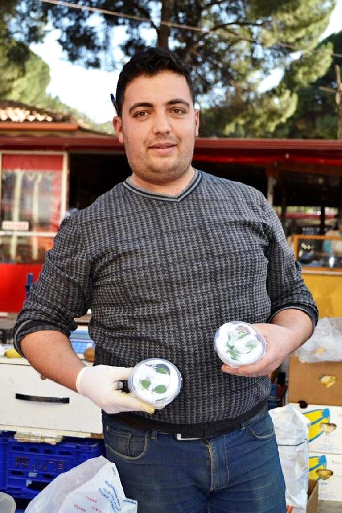 Ödemiş\'te Turfanda Eriğin Tanesi 20 Lira