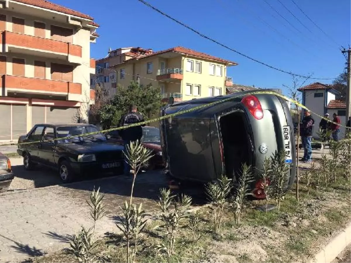 Otomobilin Kaldırımdaki Yayanın Üzerine Devrilmesi