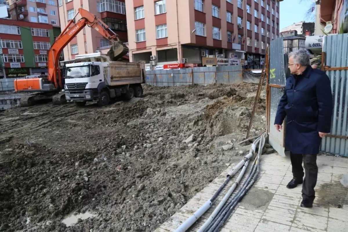 Rize Belediye Başkanı Kasap, 15 Temmuz Demokrasi ve Cumhuriyet Meydanı Projesi\'ni Yerinde İnceledi