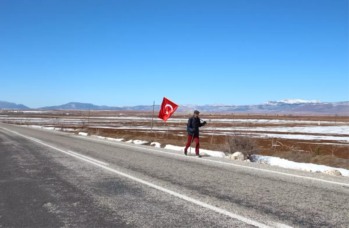 Rüyasında Gördüğü Ömer Halisdemir\'in Mezarına Yürüyor