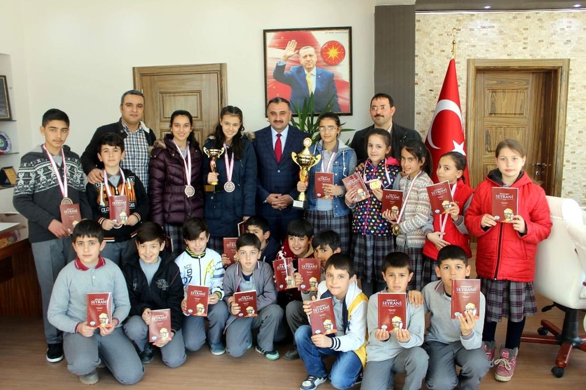 Satranç Şampiyonlarından Başkan Cabbar\'a Ziyaret