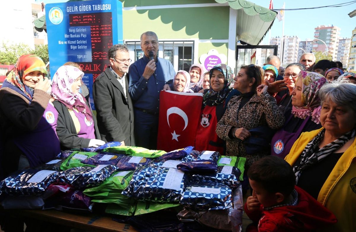Suriye\'deki Türk Askerlerine Bere, Atkı ve Kazak Gönderdiler