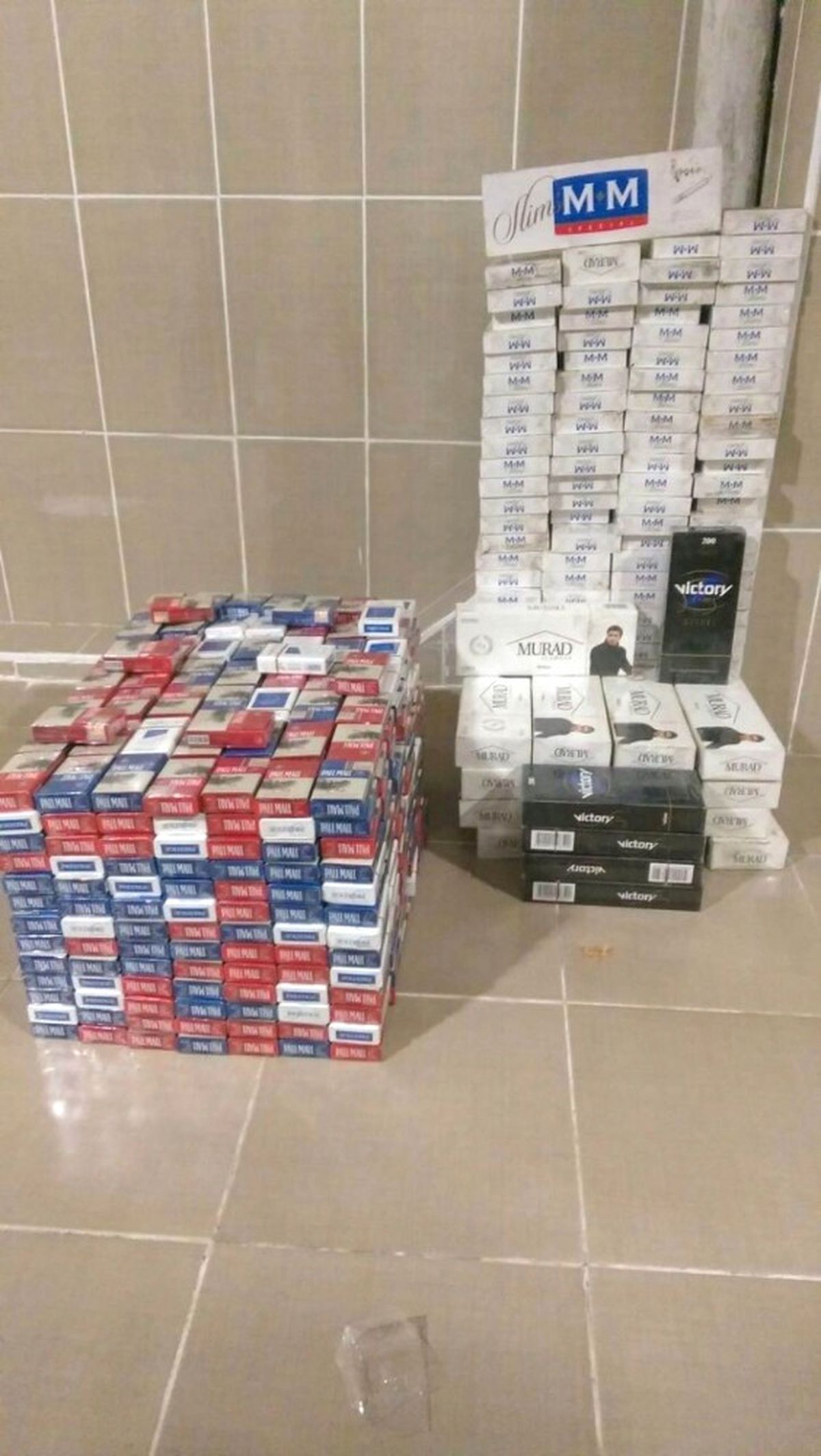 Tır ve Yolcu Otobüsünde Kaçak Sigara Ele Geçirildi