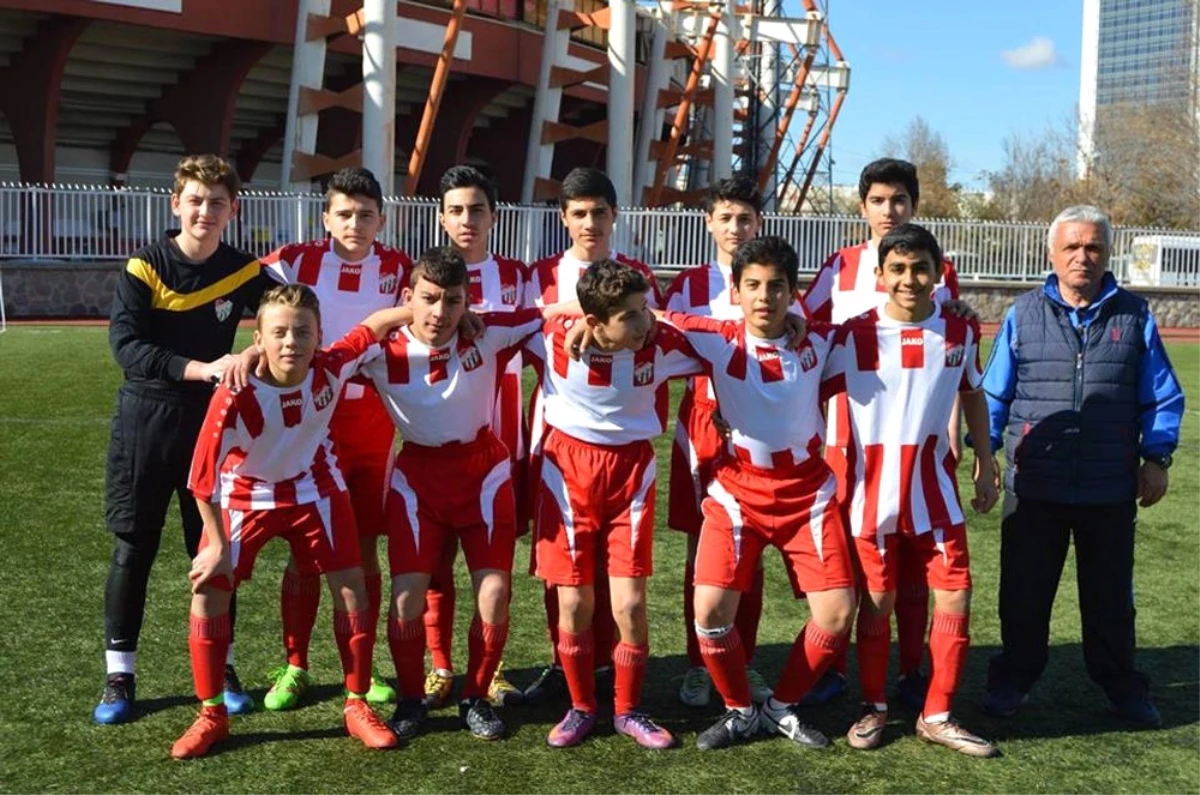 U14 Futbol Takımı Play Off Liginde İlk Galibiyetini Aldı