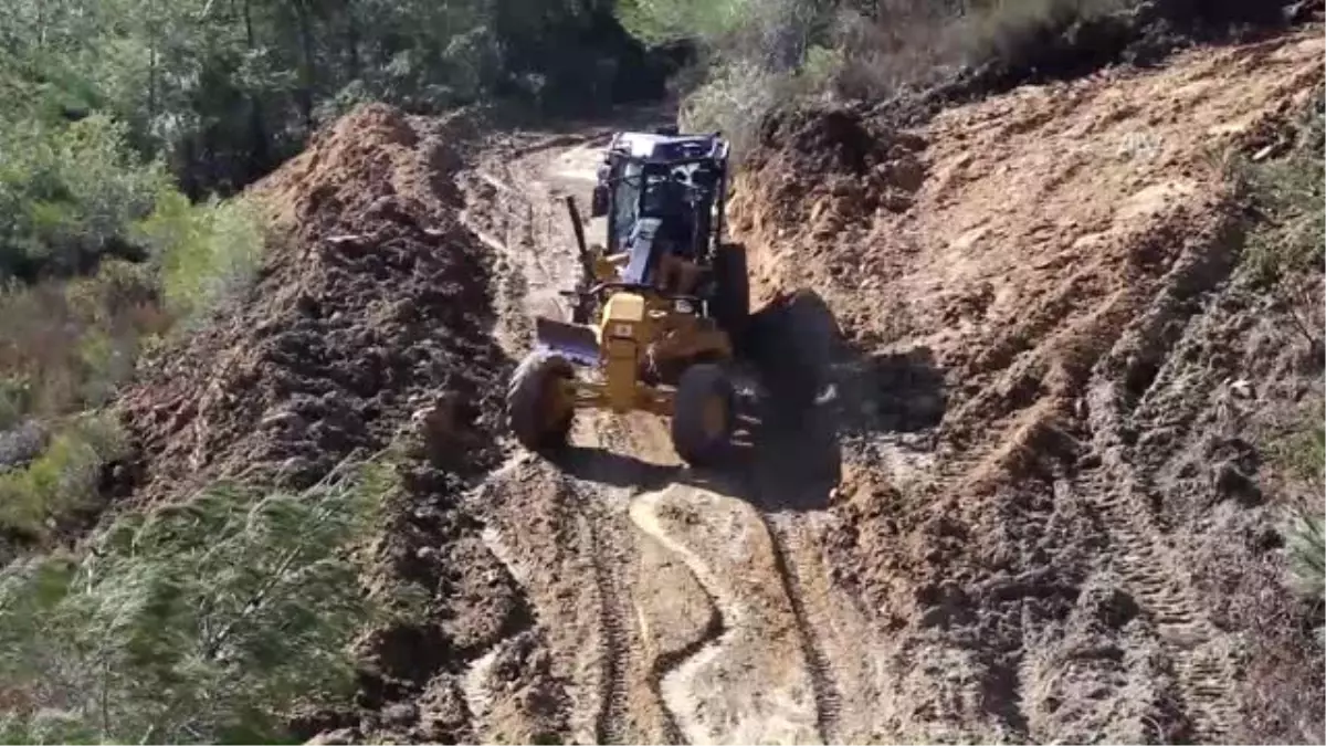 Uçağın Enkazını Kaldırmak Için Yol Açılıyor