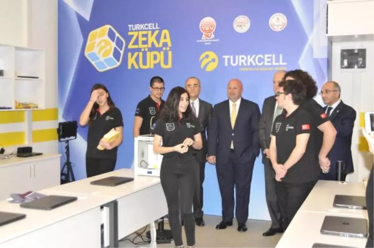 Üstün Zekalı Öğrencilerin Okuluna Turkcell\'den Teknoloji Sınıfı