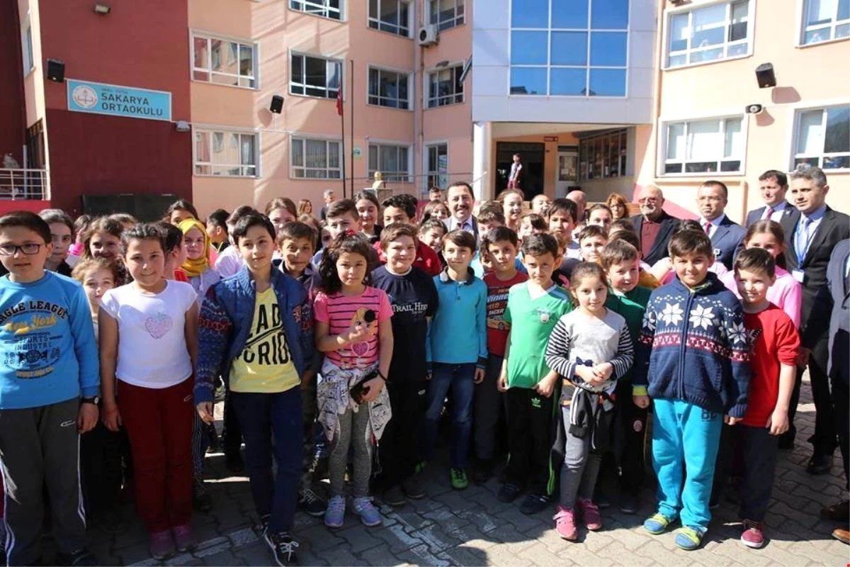 Vali Balkanlıoğlu, Fatsa\'da Öğrencilerle Buluştu