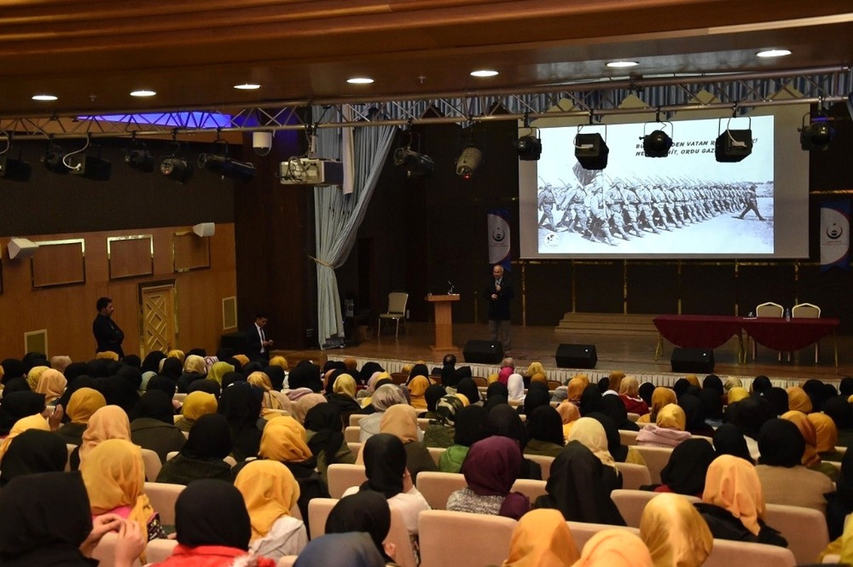 Vali Tuna "Topluma Faydalı Olmak İçin Gayret Göstereceğiz"
