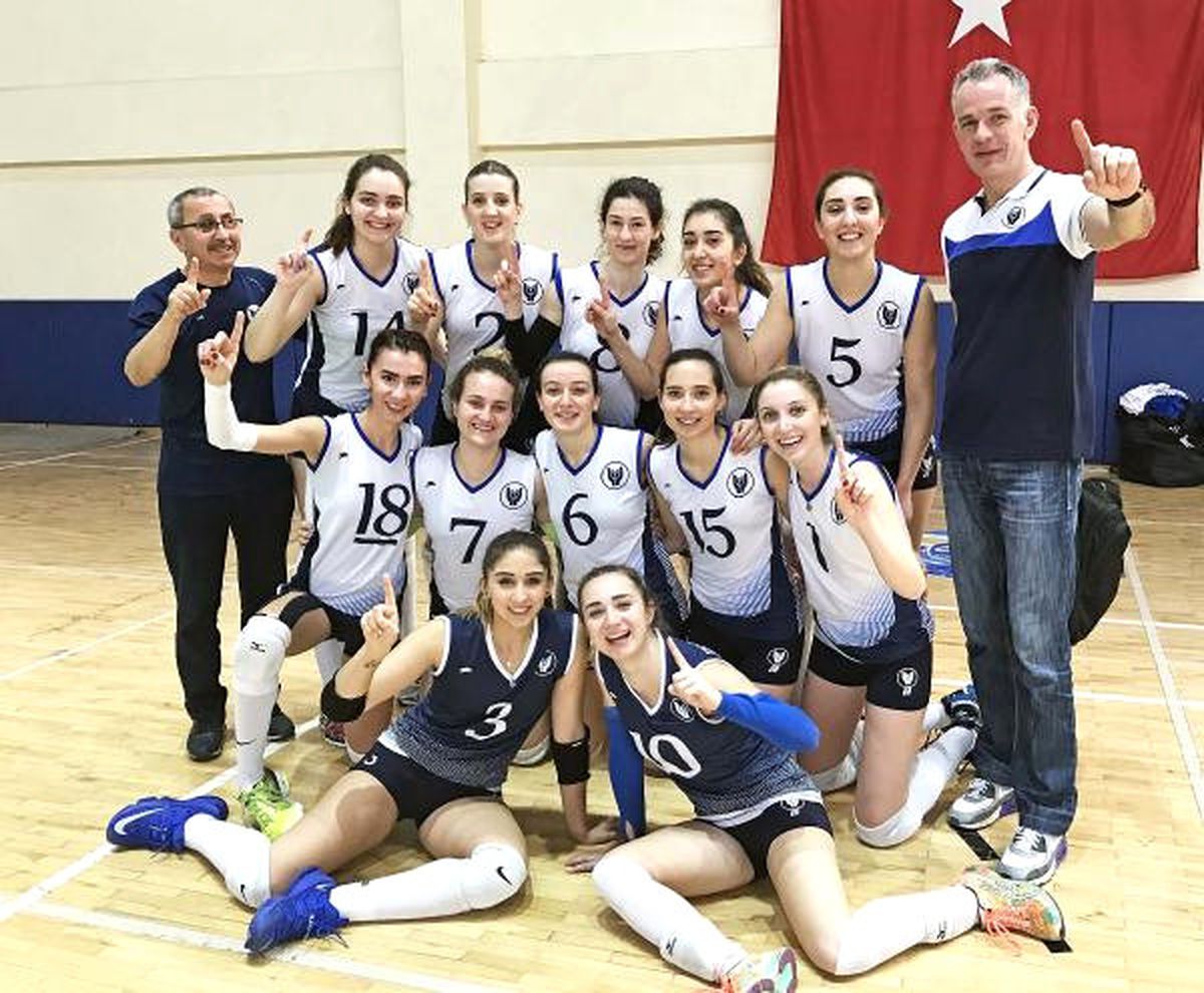 Yaşar Üniversitesi Kadın Voleybol Takımı Filede 4\'üncü Kupaya Koşuyor