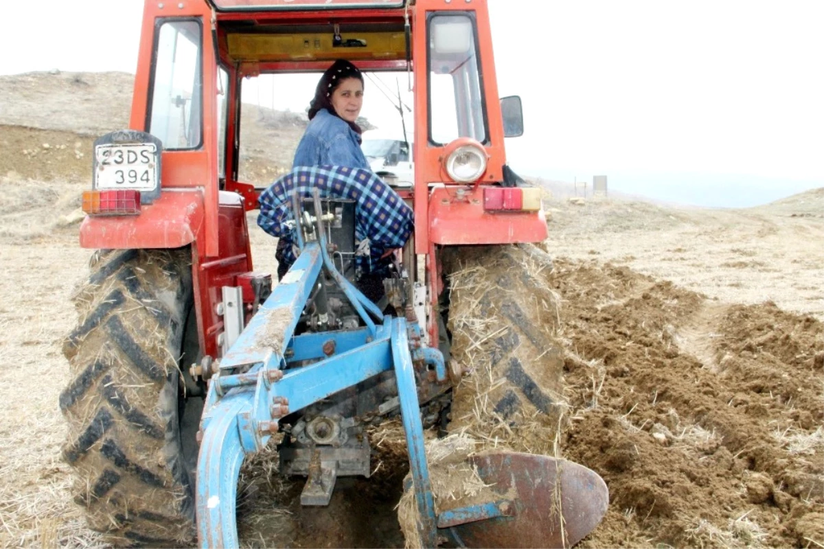 3 Çocuk Annesi Erkeklere Taş Çıkartıyor