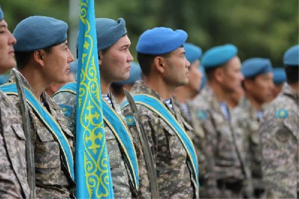 ABD Savunma Bakanlığı Heyeti Kazakistan Askeri Eğitim Merkezini Ziyaret Etti