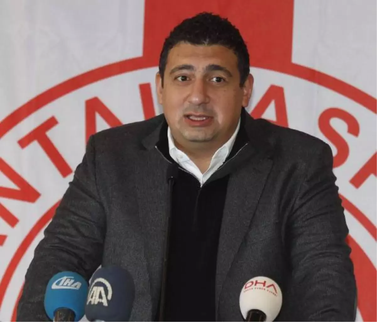 Antalyaspor Başkanı Öztürk: "Eto\'o\'yla 3 Yıllık Anlaşmak Riskli"