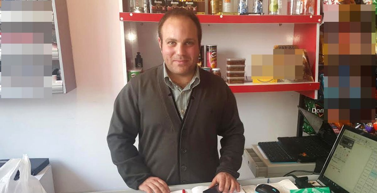 Babası Bakandı, Kendisi Bakkal