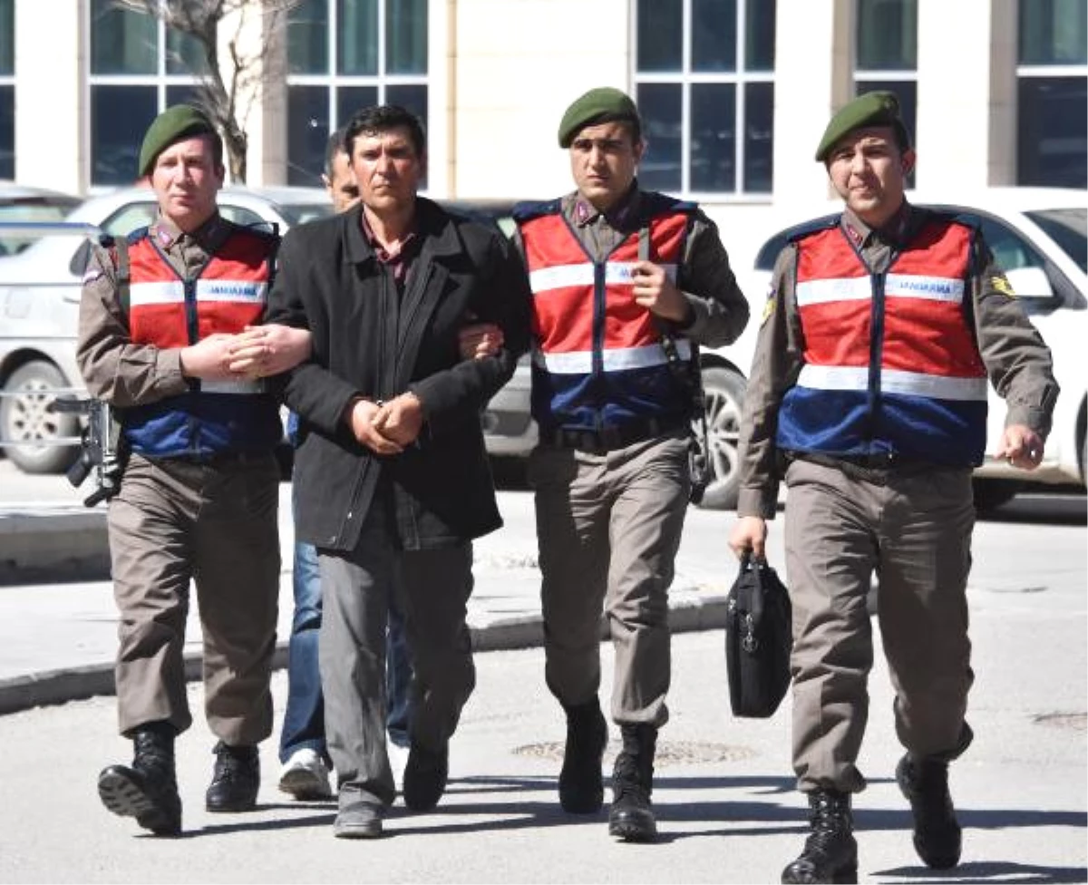 Babasını ve Amcasını Öldürmekten Aranan Zanlı, Bağ Evinde Yakalandı