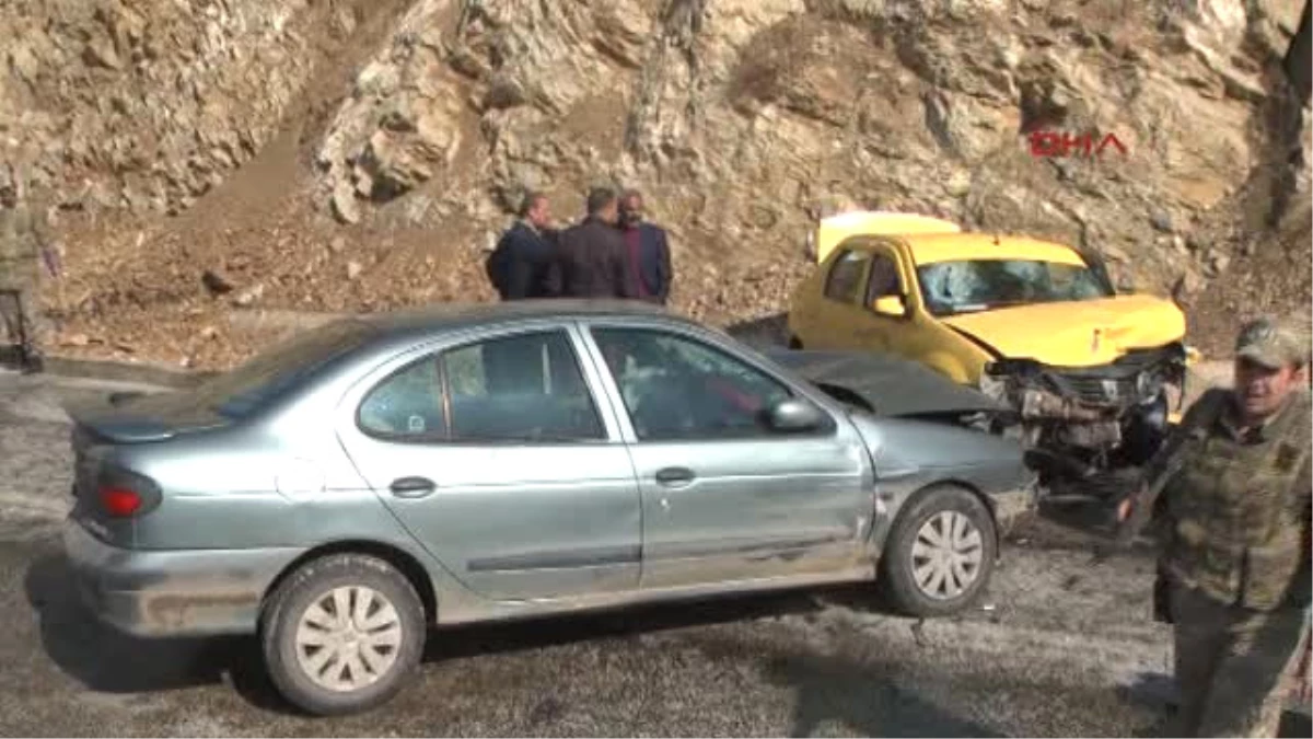 Bitlis Mutki\'de Trafik Kazası 1 Ölü 6 Yaralı