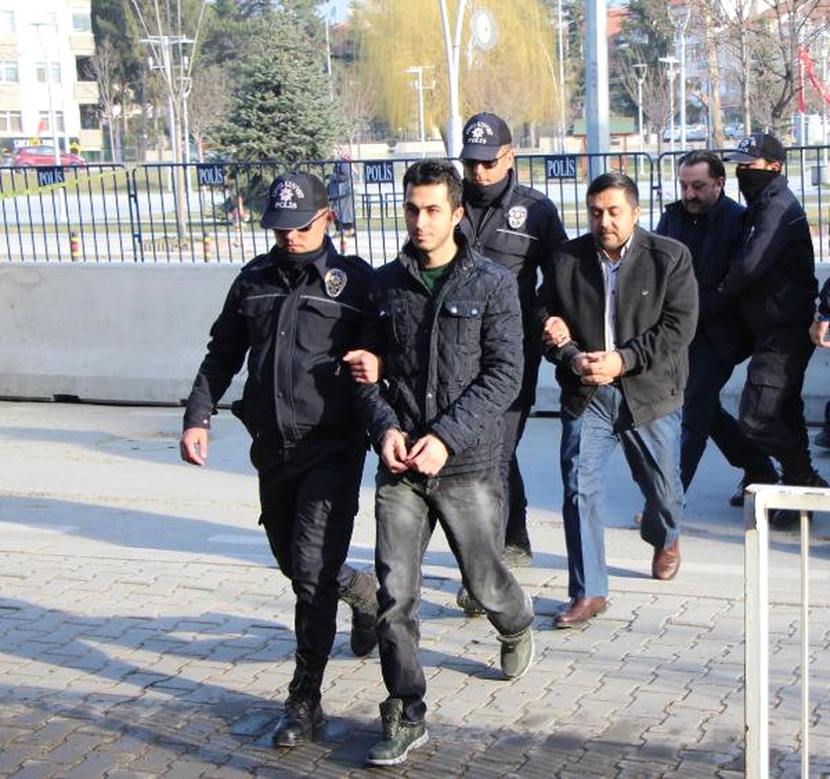Bolu\'da 30 Fetö Şüphelisi Adliyede