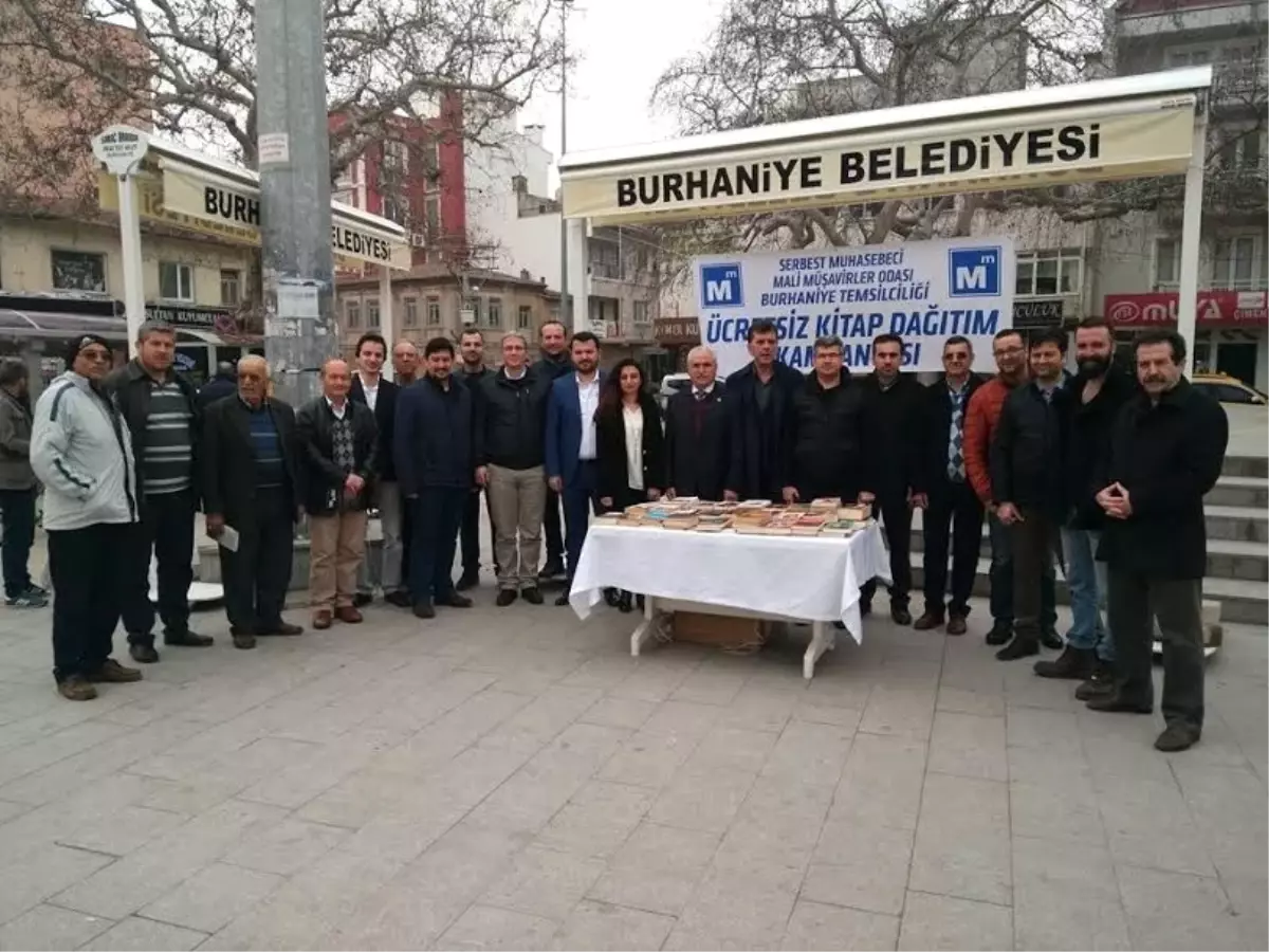 Burhaniye\'de Ücretsiz Kitap Kampanyası